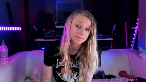 realjuliajane  21-04-2023